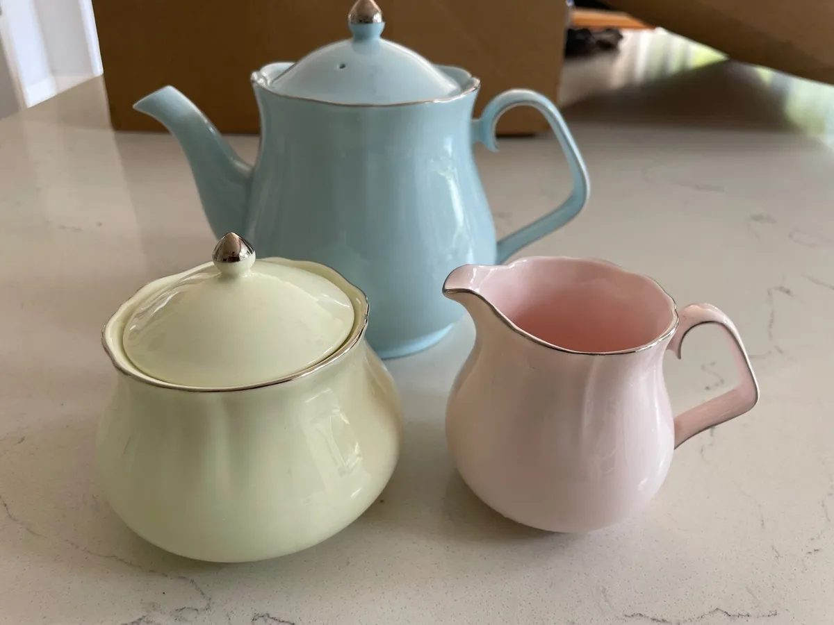 Tipperary Crystal Rachel Allen tea set - Image 1