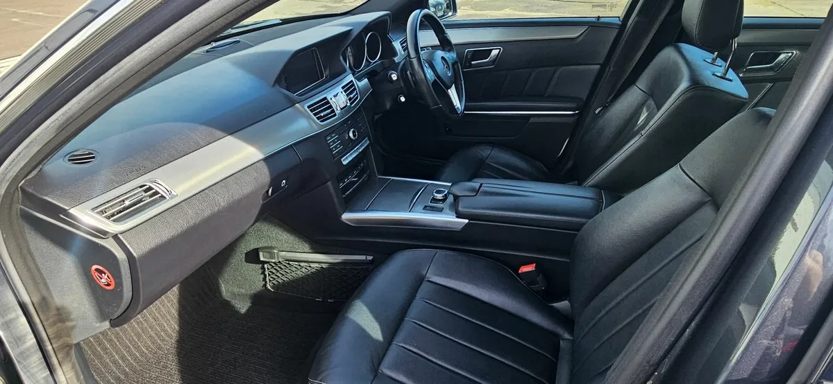 Mercedes-Benz E-Class 2016 - Image 2