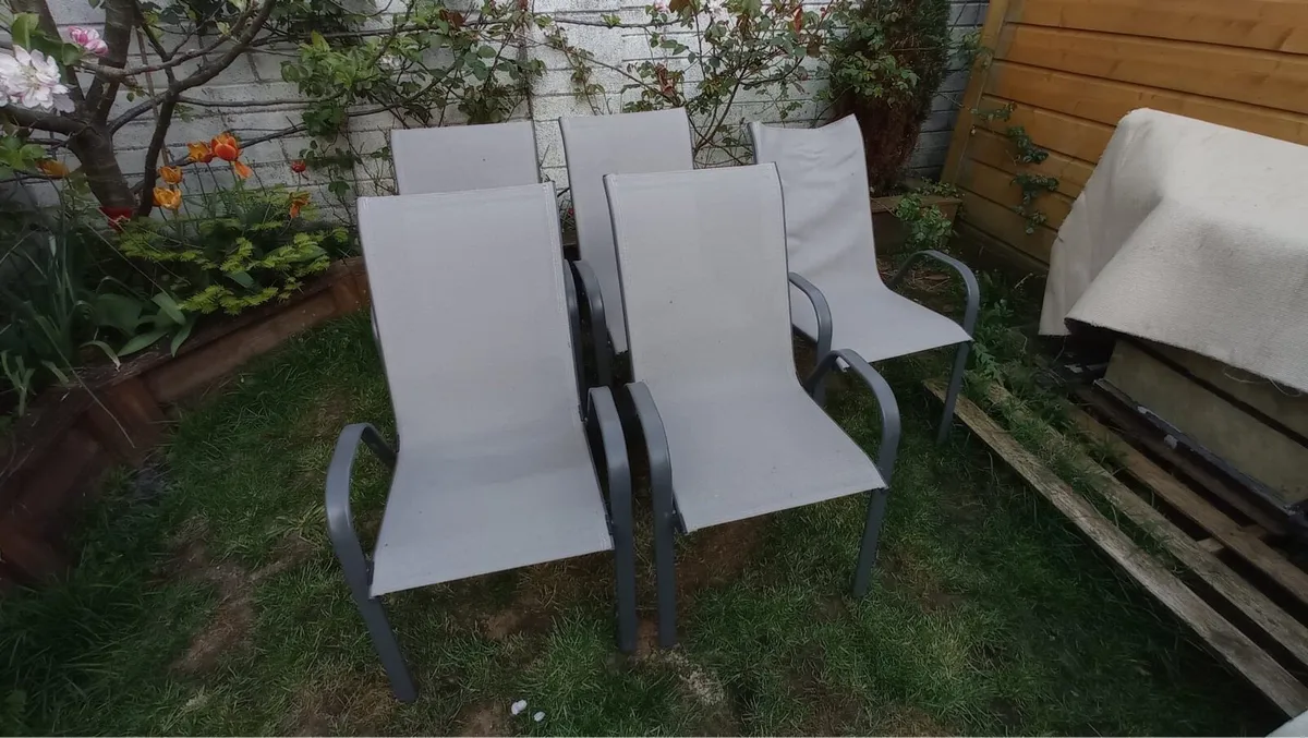Garden table and chairs - Image 2