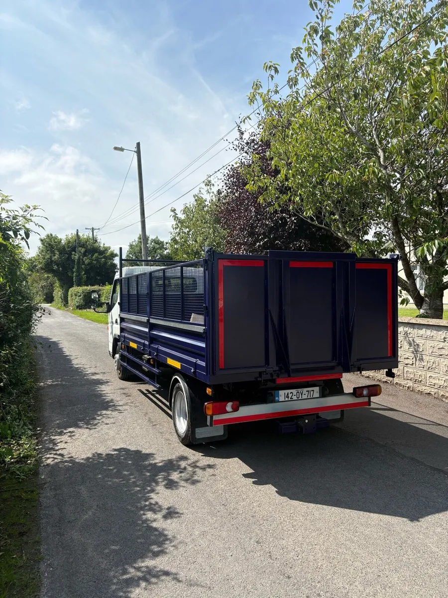 Mitsubishi fuso tipper - Image 3