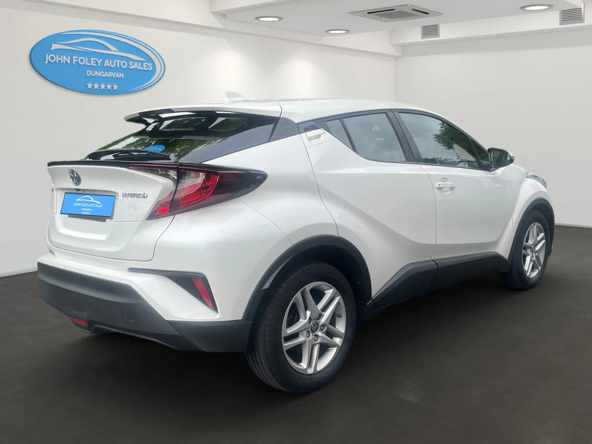 2022 -Toyota C-HR -1.8 Hybrid Automatic - Image 3