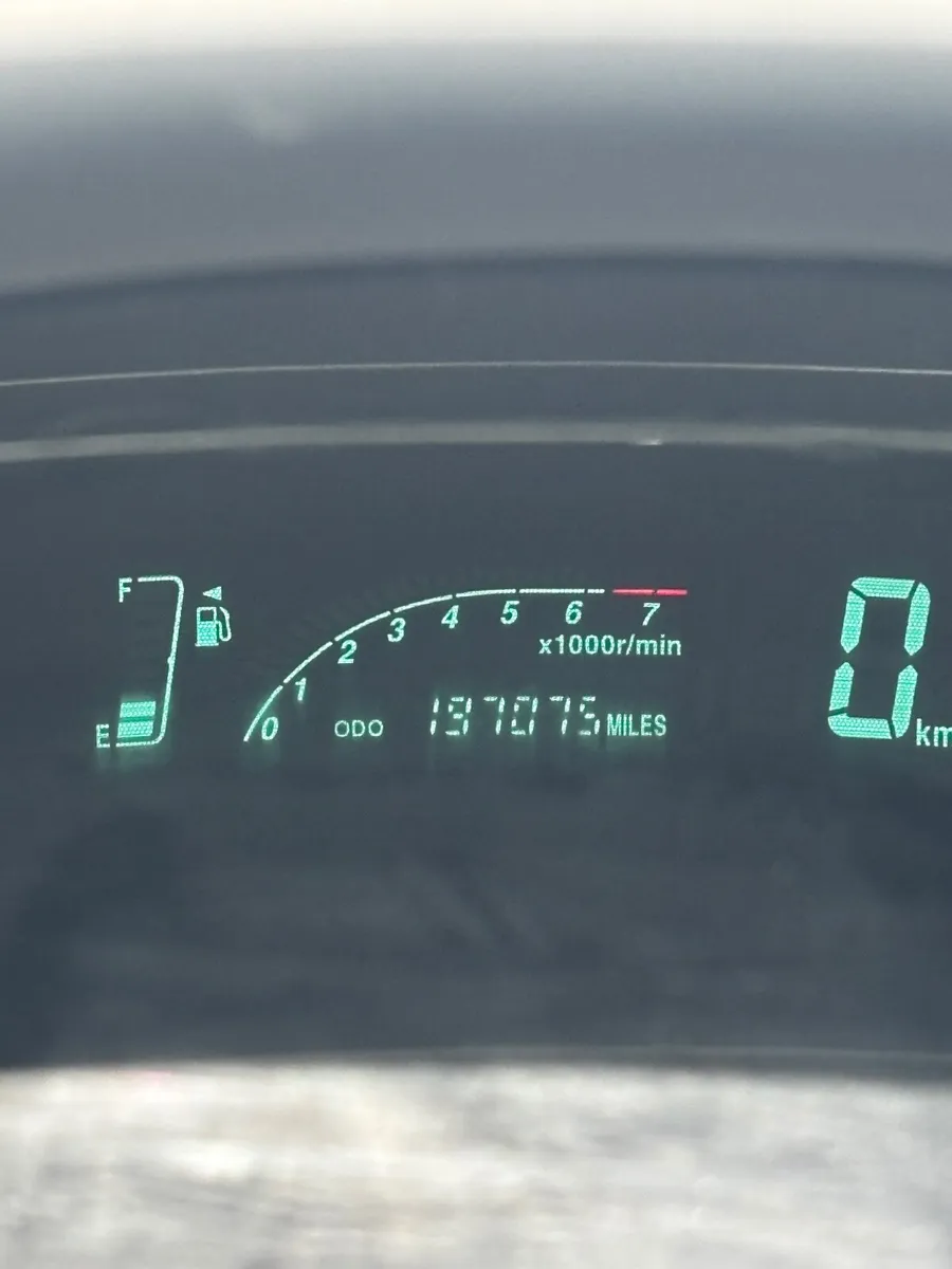 Toyota Yaris 2004 - Image 2
