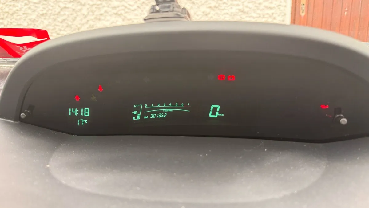Toyota Yaris 2008 - Image 2