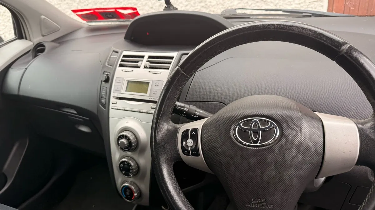 Toyota Yaris 2008 - Image 3