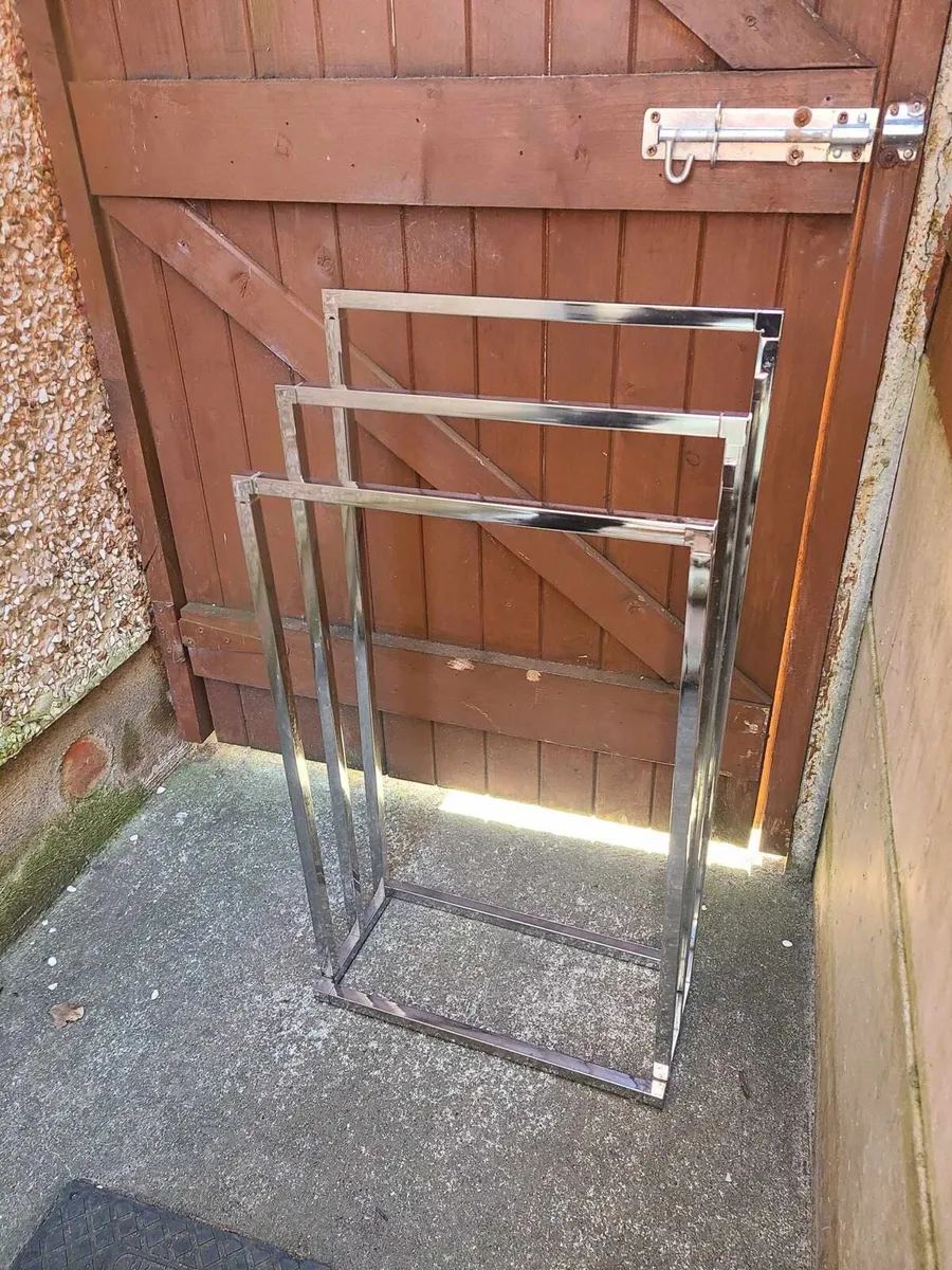 Towel rack