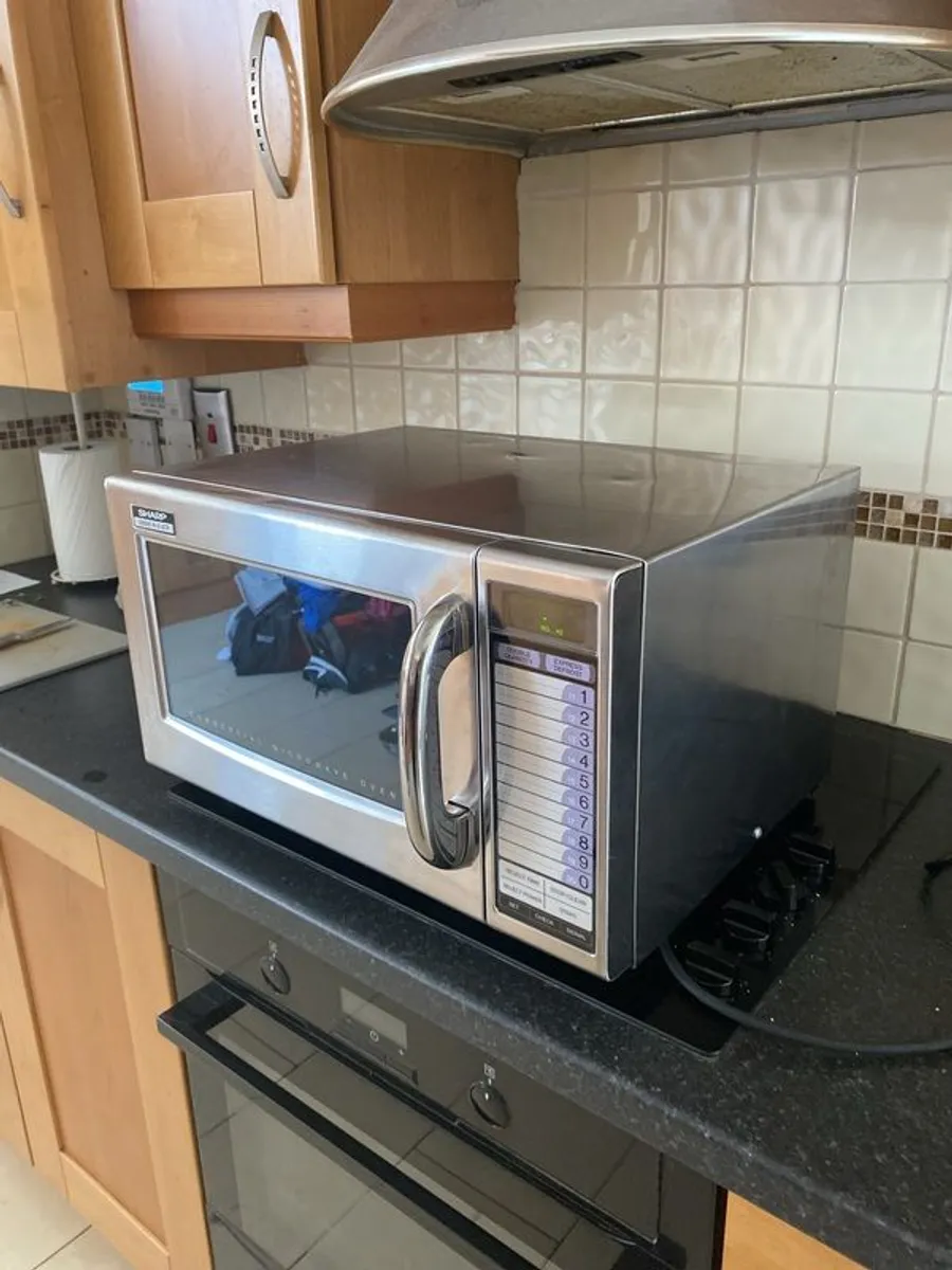 Commercial microwave oven Sharp 1000w/ R-21ATP - Image 2