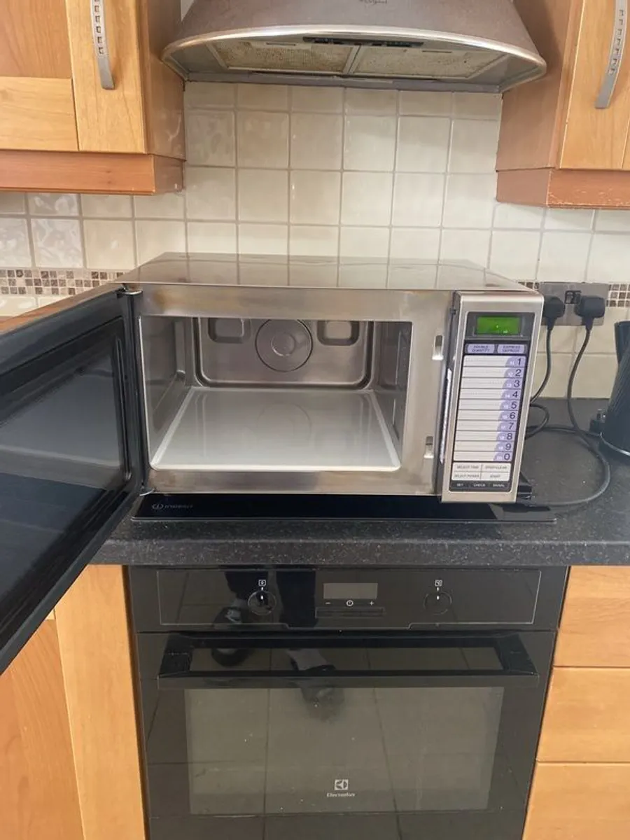 Commercial microwave oven Sharp 1000w/ R-21ATP - Image 3