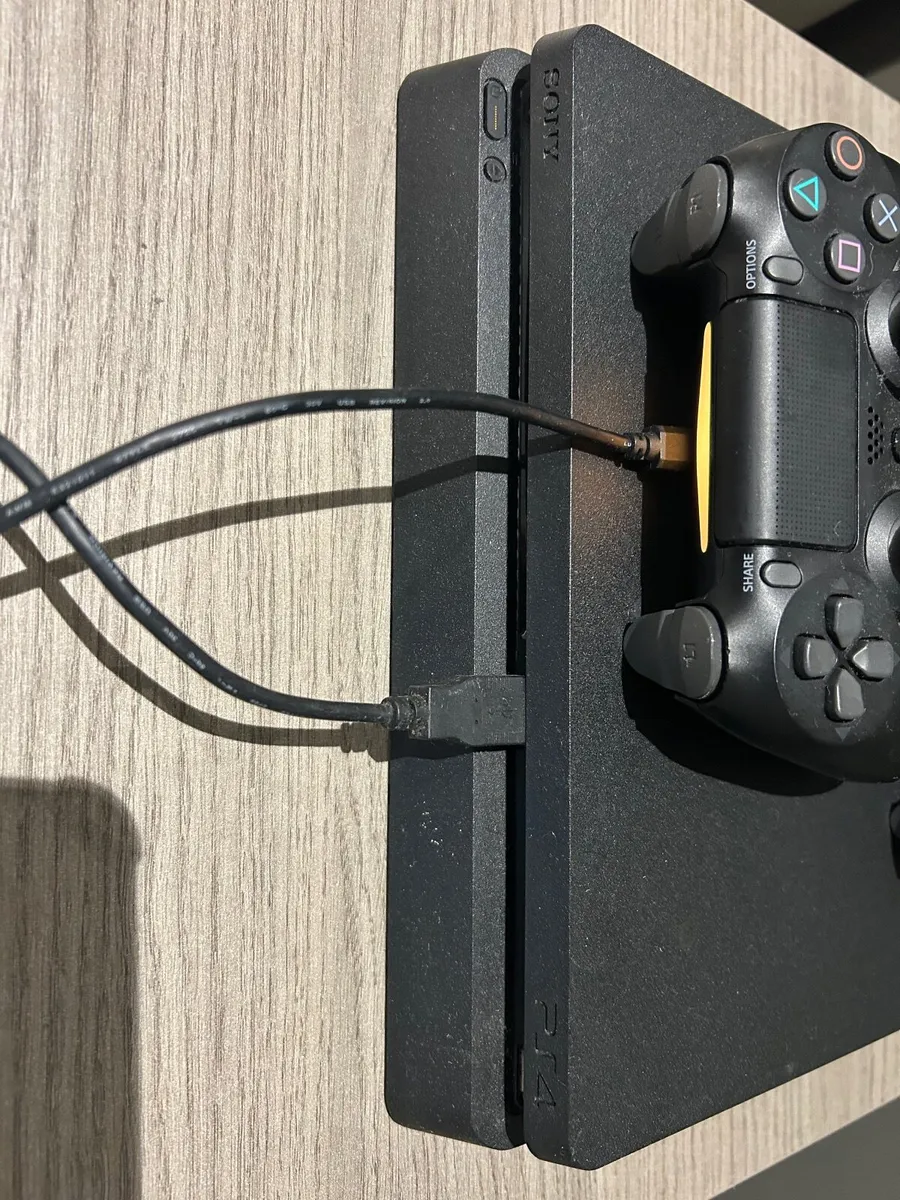 Playstation 4 Slim - Image 2