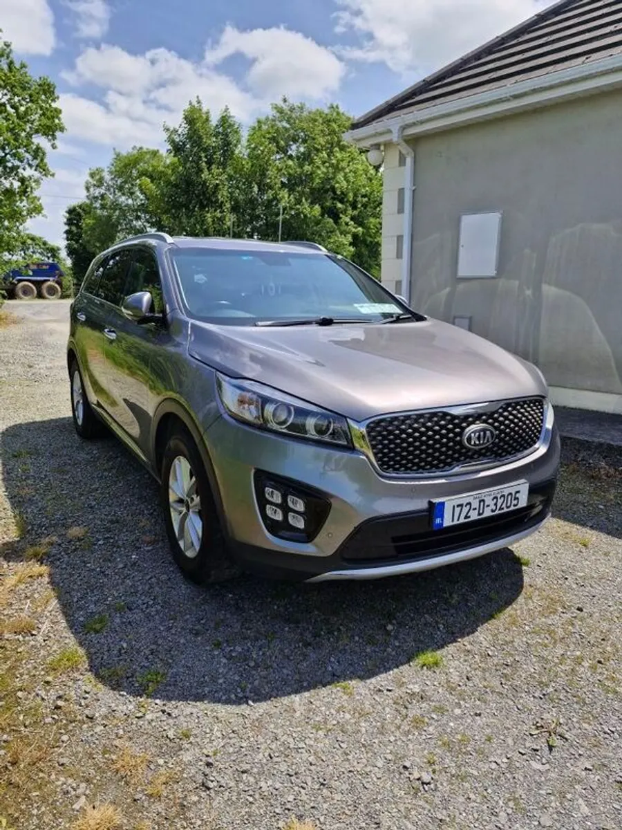 2017 Kia Sorento - Image 2