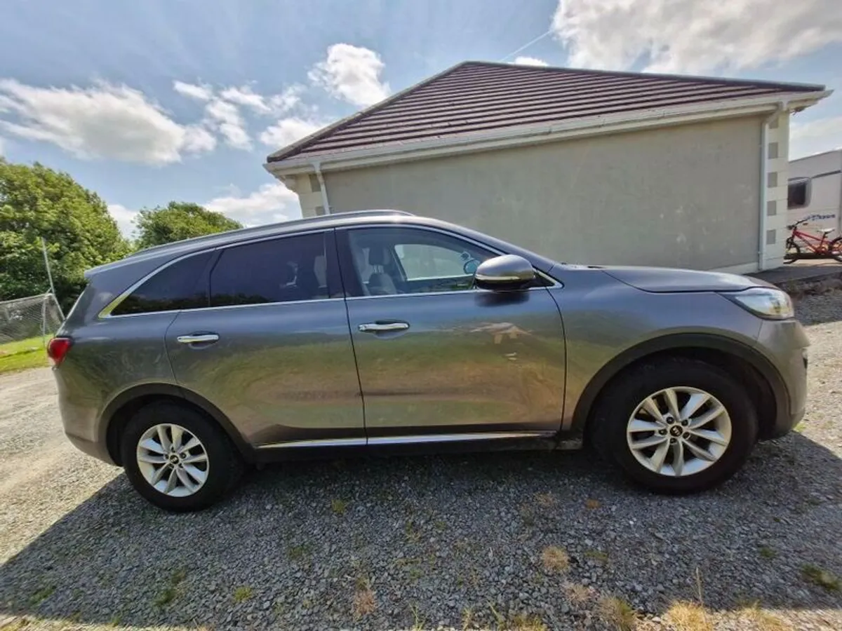 2017 Kia Sorento - Image 3