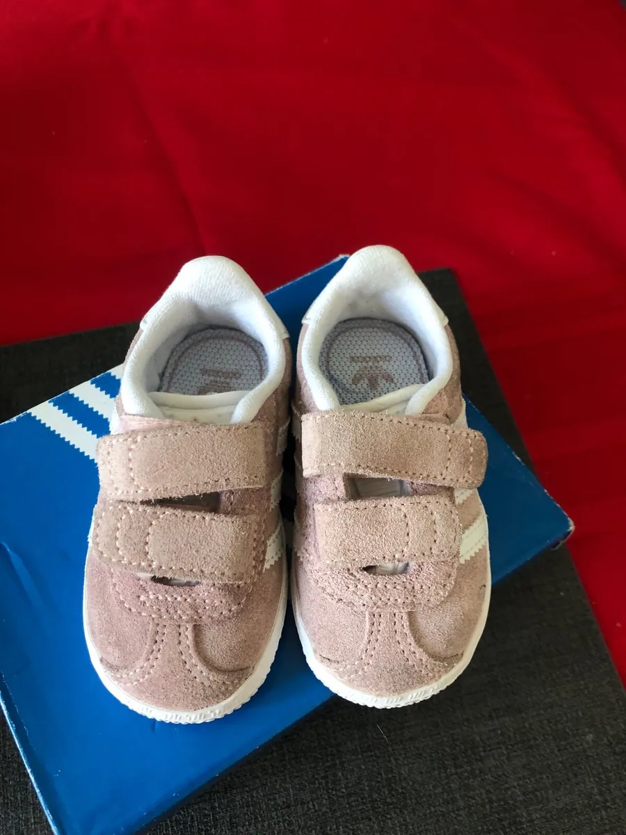 Girls new adidas trainers uk 4 €25 - Image 1