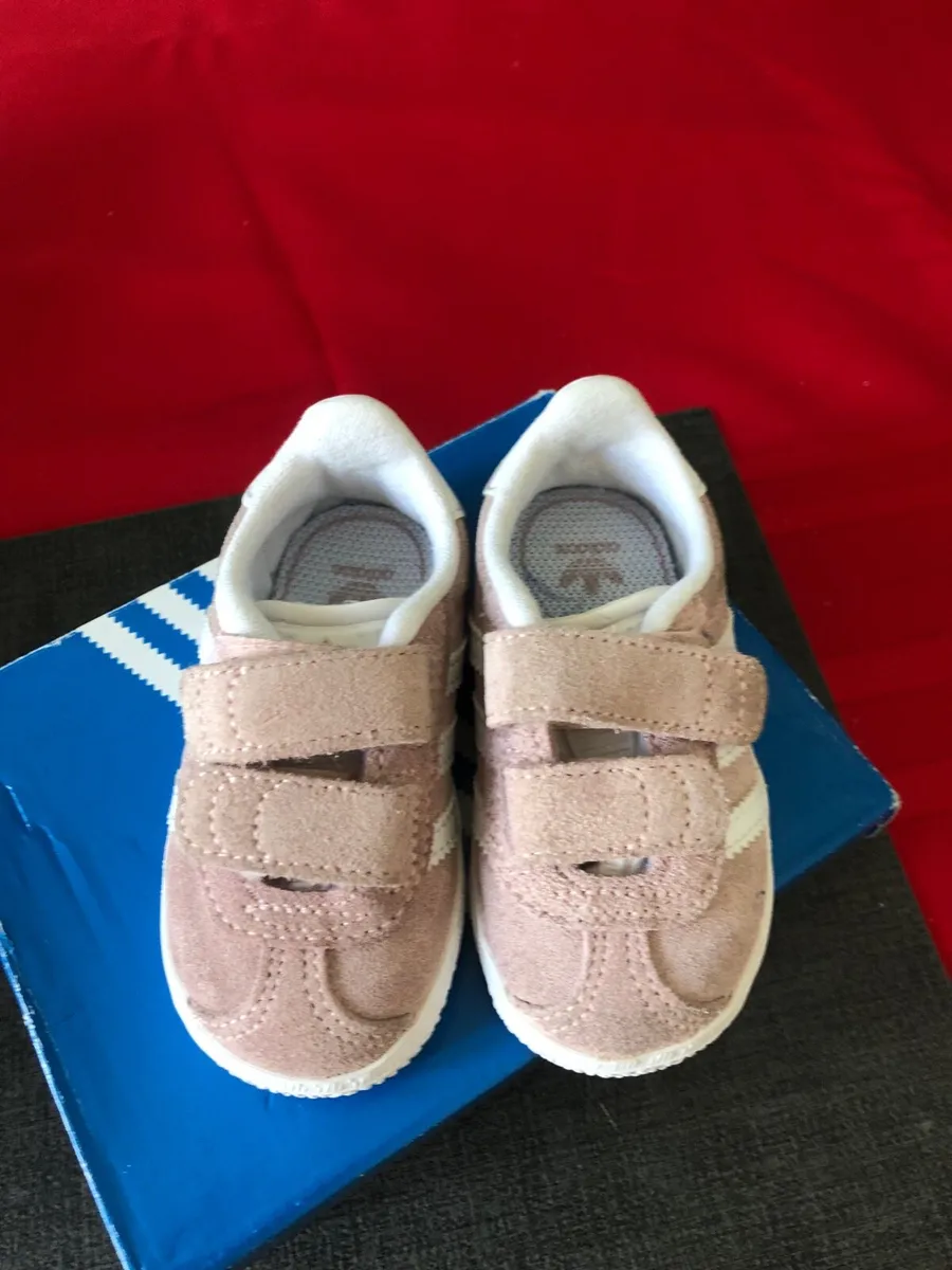 Girls new adidas trainers uk 4 €25 - Image 2