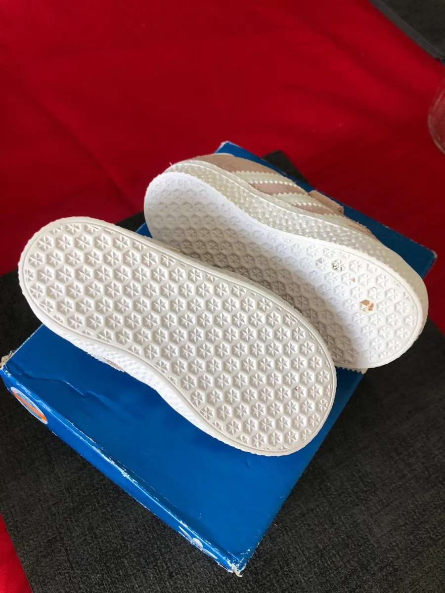 Girls new adidas trainers uk 4 €25 - Image 3