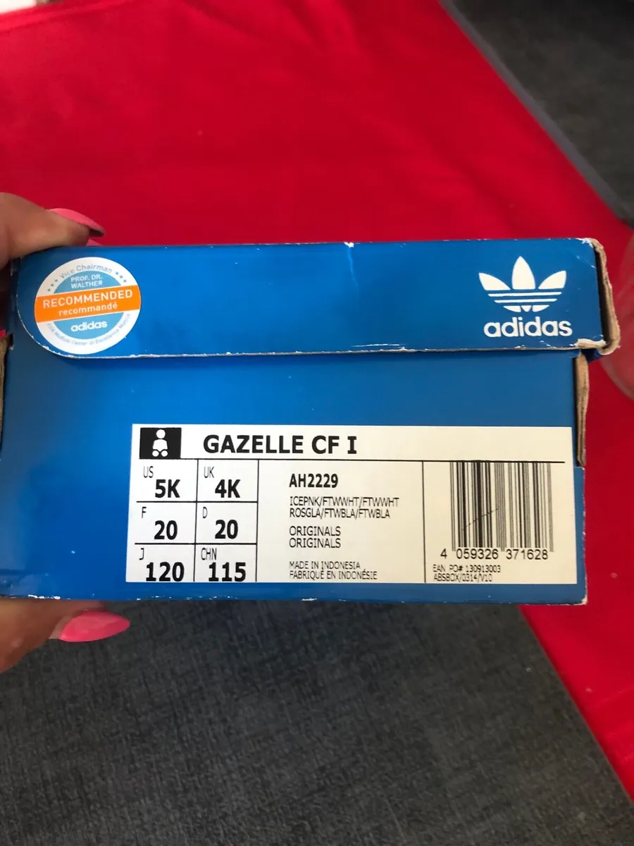 Girls new adidas trainers uk 4 €25 - Image 4