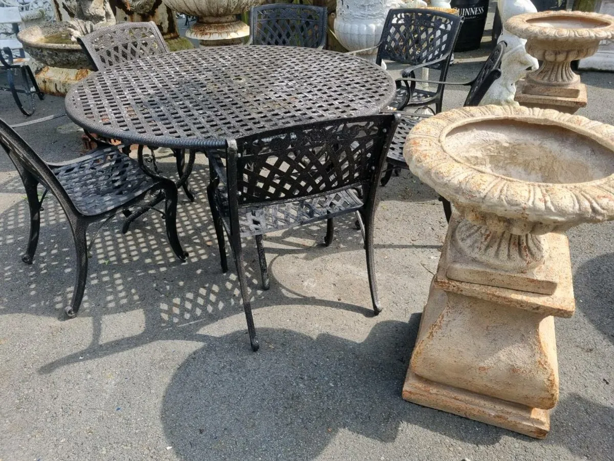 Outdoor table and 6 chairs