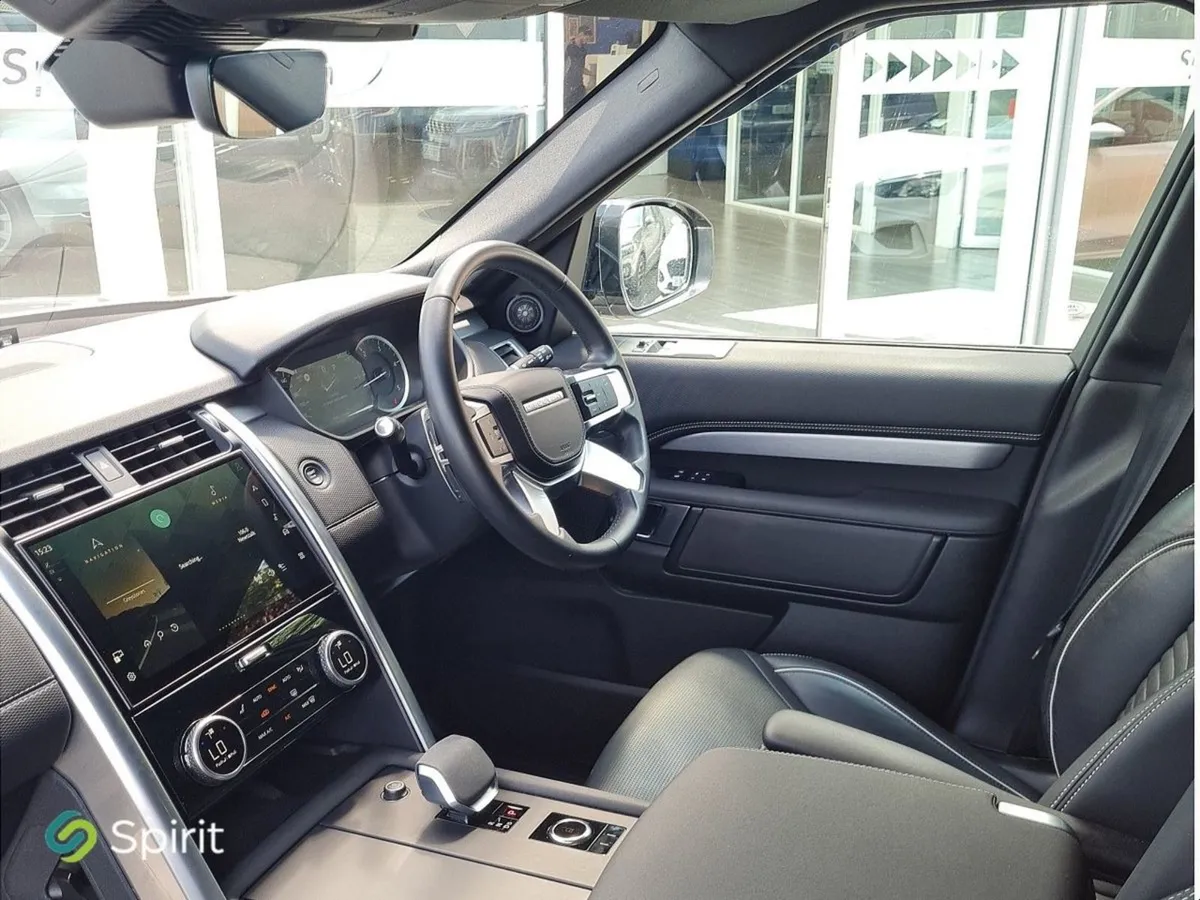 Land Rover Discovery 3.0d Auto R-dynamic - Image 3