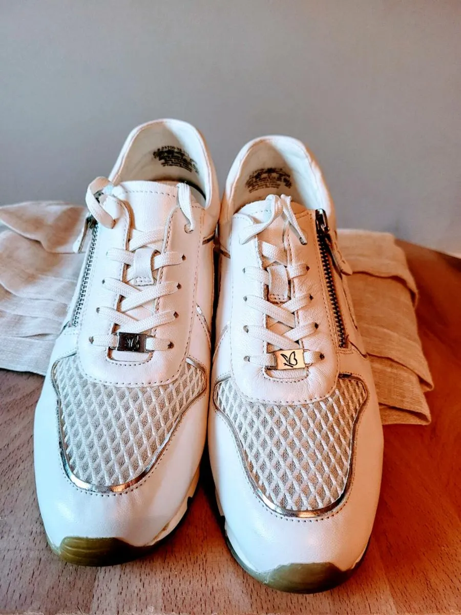 CAPRICE WHITE LEATHER AND MESH SHOES size 6.5 (40) - Image 4