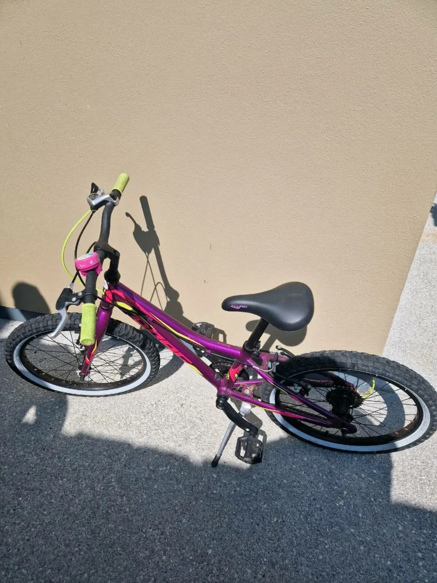 Girls 20 inch bike - Image 2