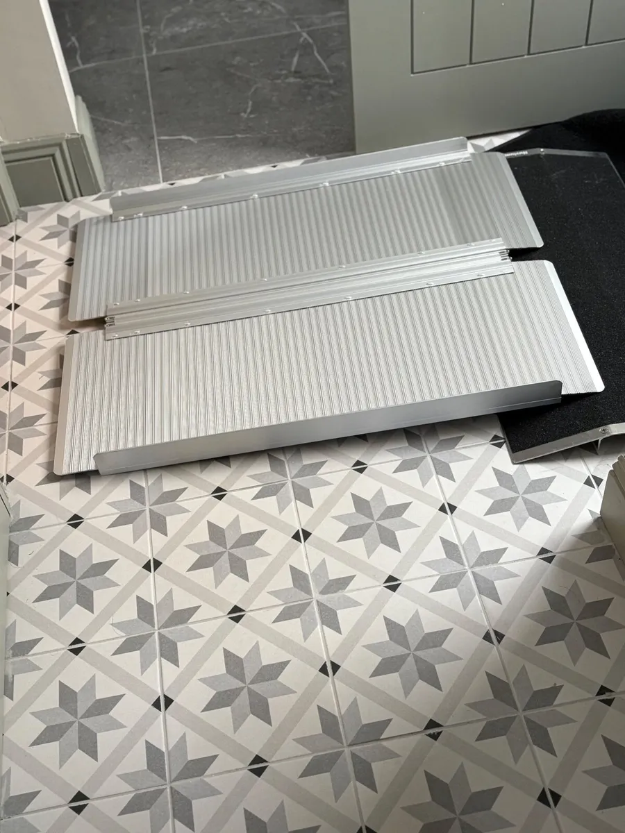 Toilet seat with frame, portable ramp and ramp for - Image 3