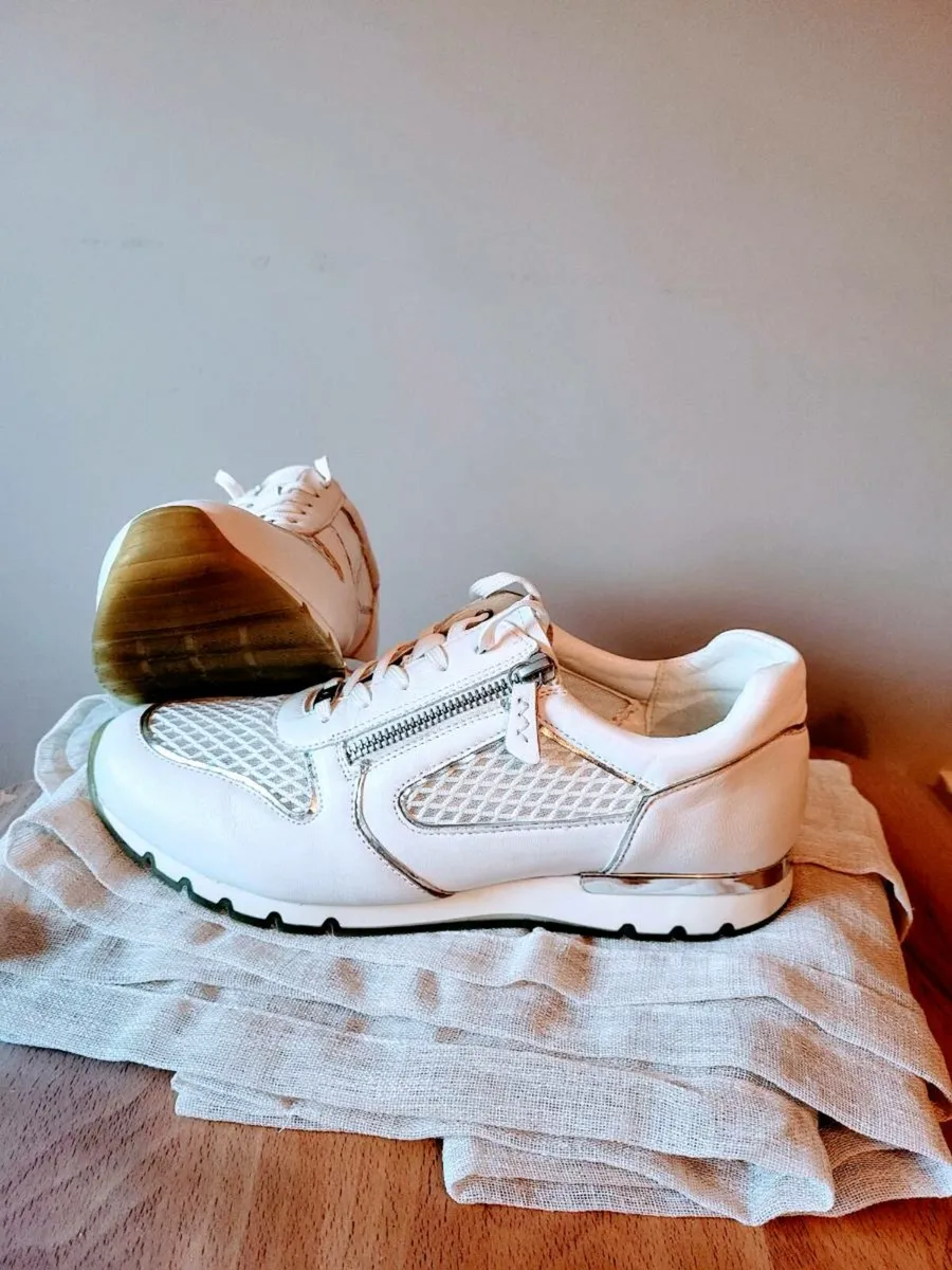 CAPRICE WHITE LEATHER AND MESH SHOES size 6.5 (40) - Image 1