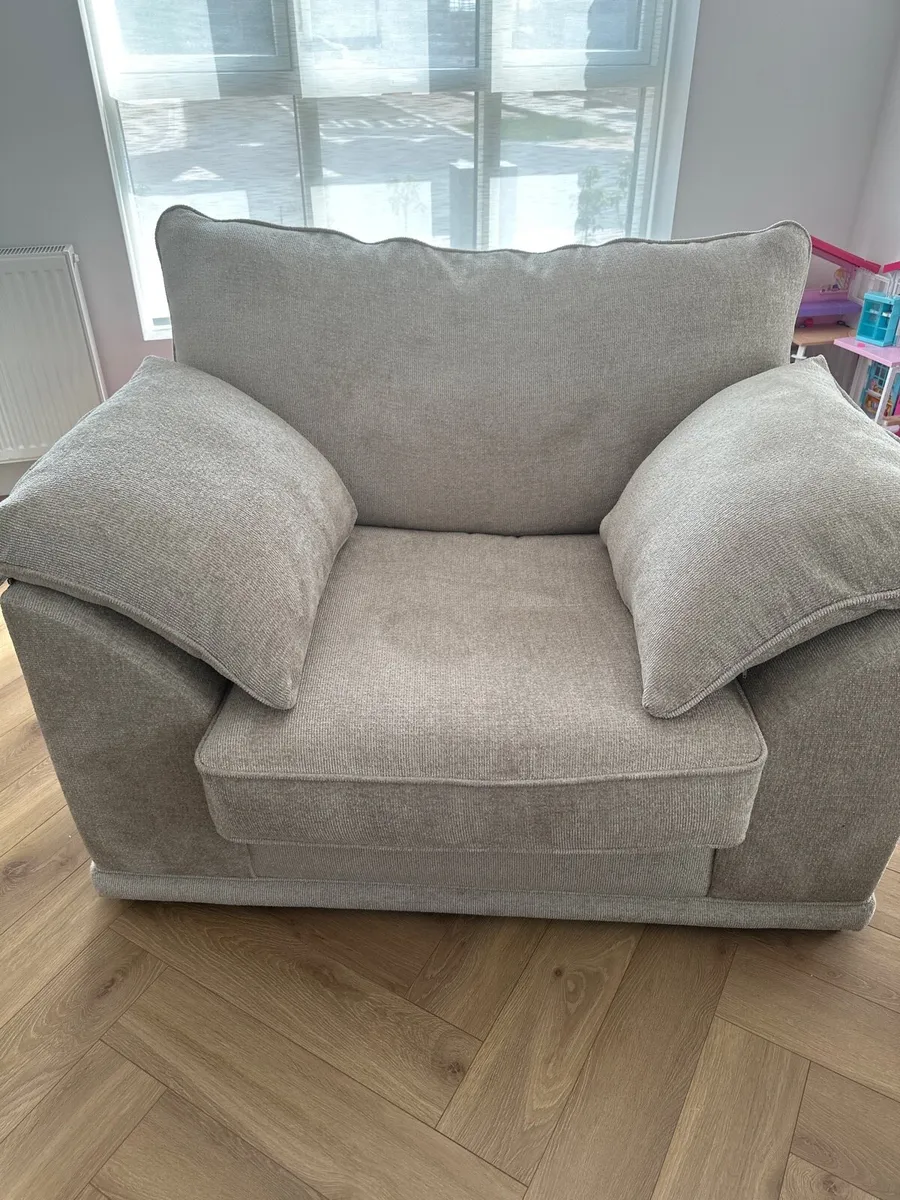 1.5 seater sofa / love seat / arm chair - Image 3