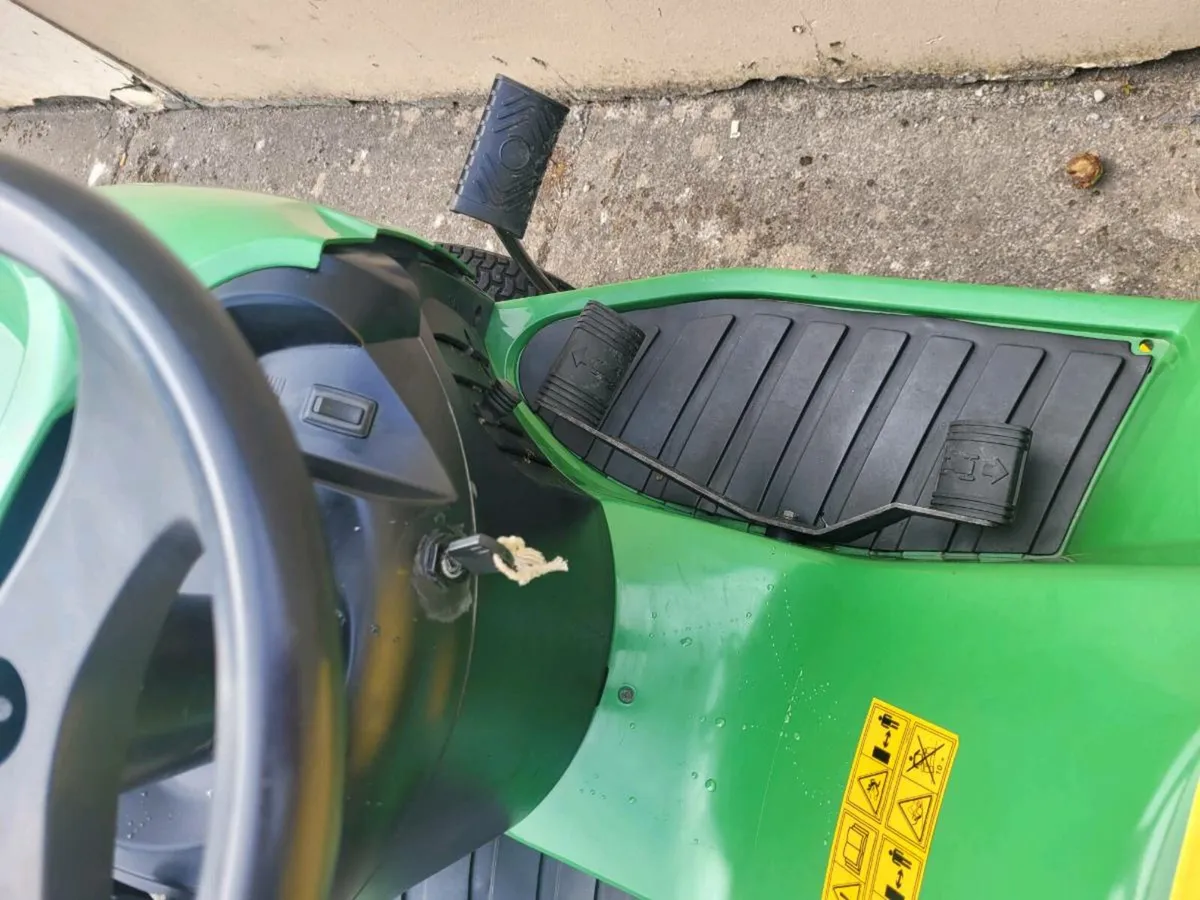 John deere lawnmower - Image 3