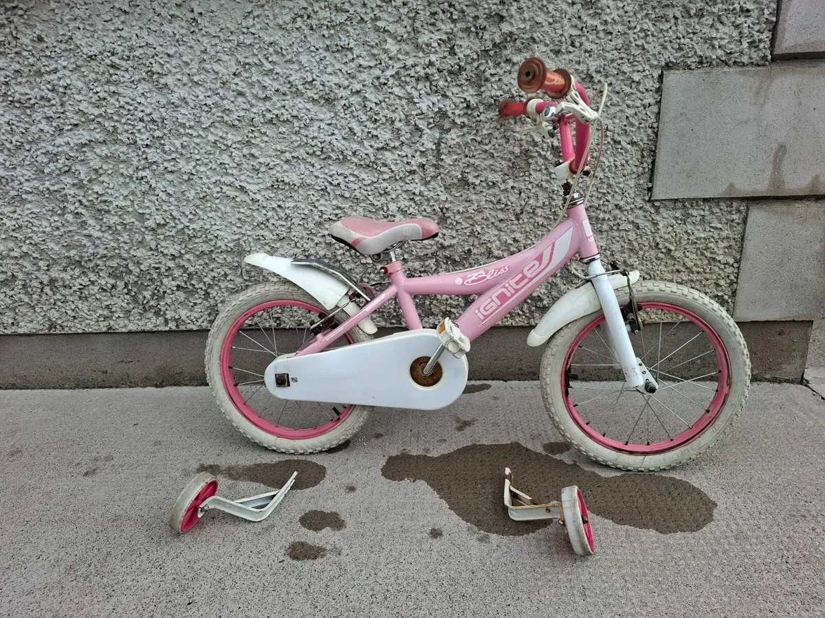 Girls  bike - Image 1