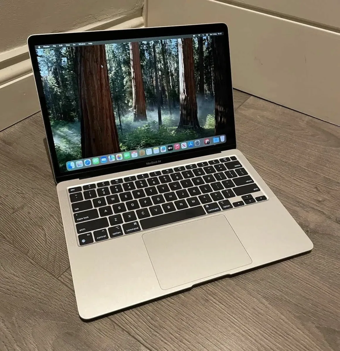 Apple MacBook Air 13 M1 2020 - Image 1