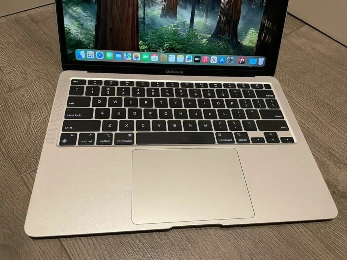 Apple MacBook Air 13 M1 2020 - Image 2