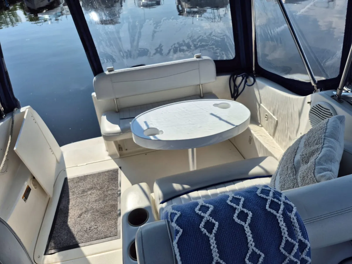 BAYLINER 245 SPORTS CRUISER - Image 2