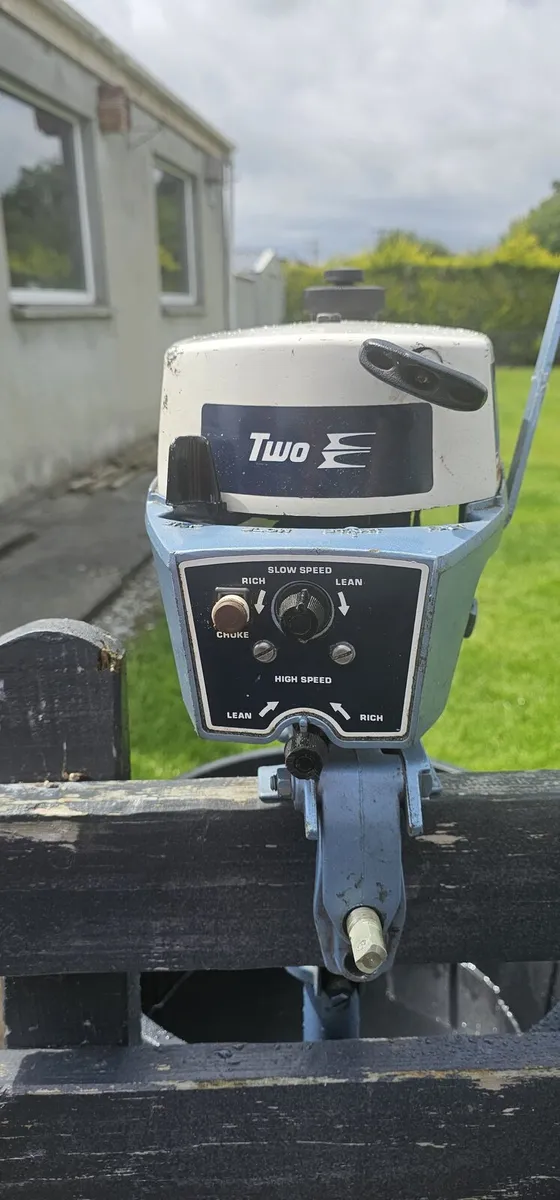 Evinrude 2 HP outboard motor +new 22 Ltr Hulk fuel - Image 1