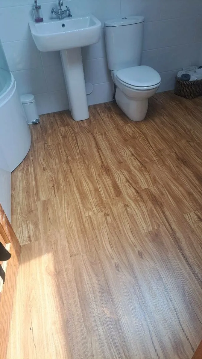 Click Vinyl Oak Effect Flooring LVT 25 Euro/Box - Image 1