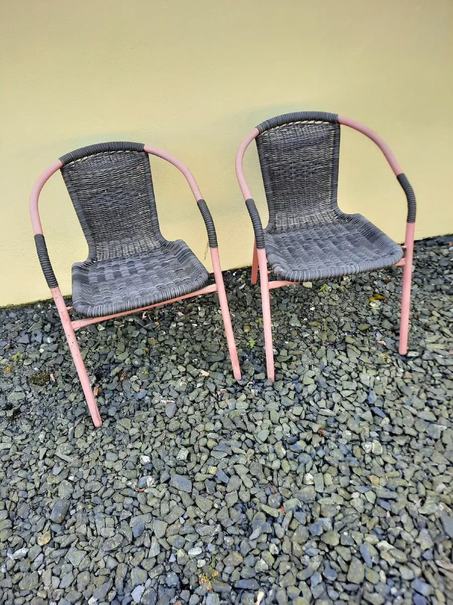 Pair of garden chairs - Image 1