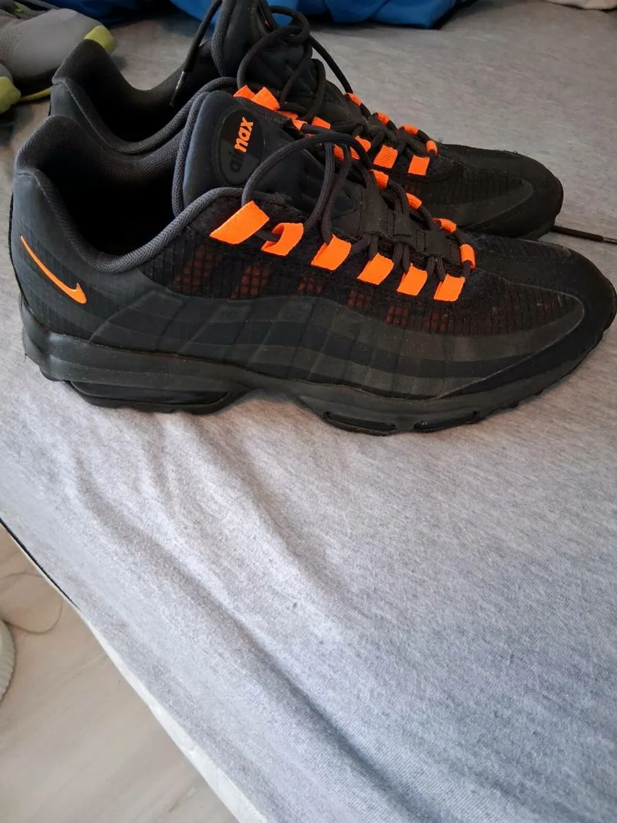 Nike Air max size 10 (44.5) - Image 2