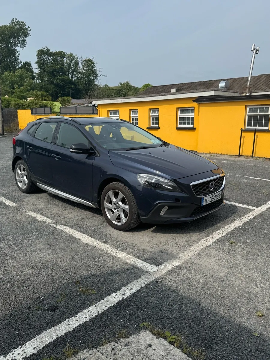 Volvo V40 2014 Cross Country 1.6L diesel - Image 2