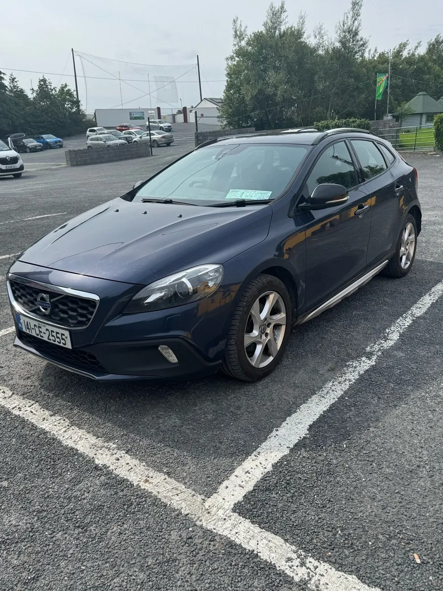 Volvo V40 2014 Cross Country 1.6L diesel - Image 1
