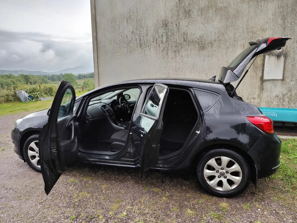 Opel Astra 2015 - Image 4