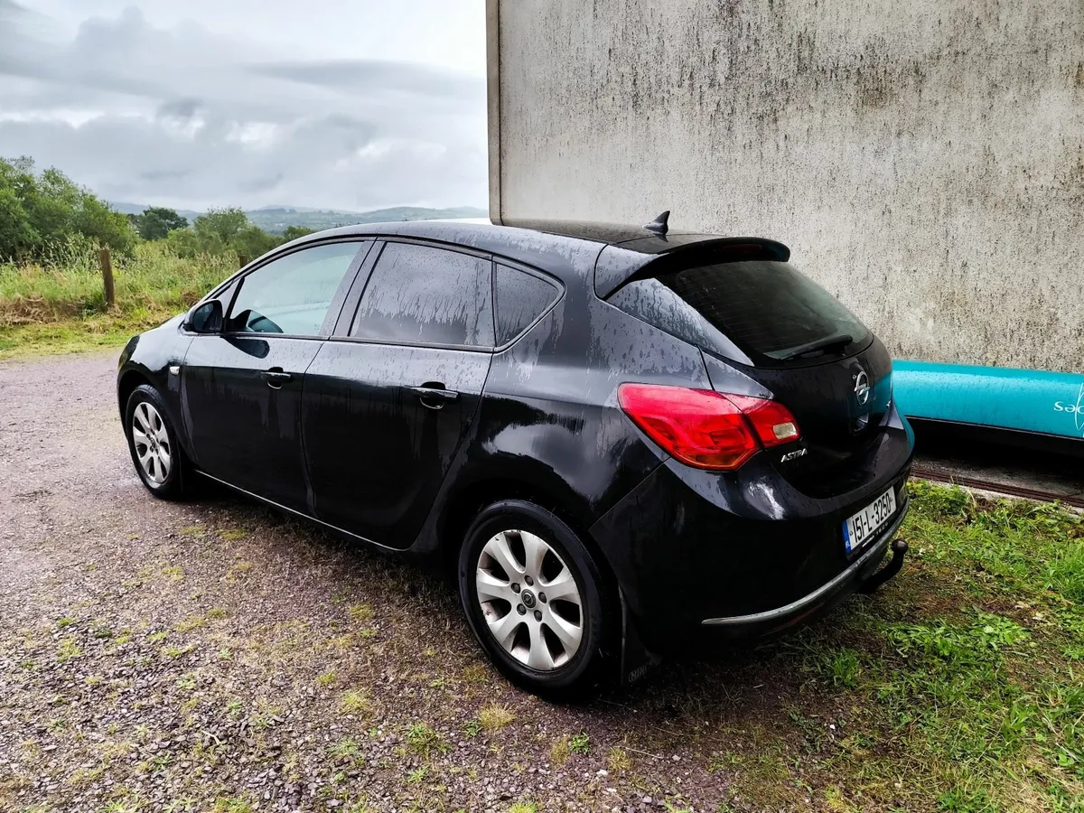 Opel Astra 2015 - Image 1