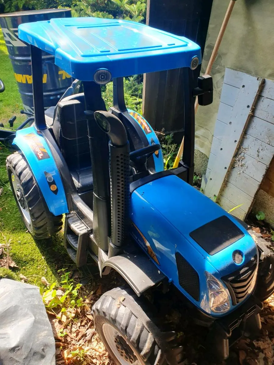 New Holland ride on tractor - Image 1