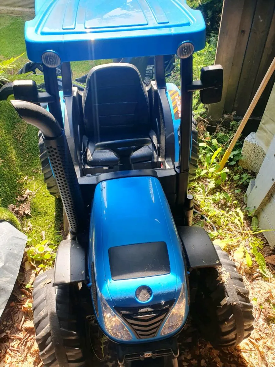 New Holland ride on tractor - Image 2