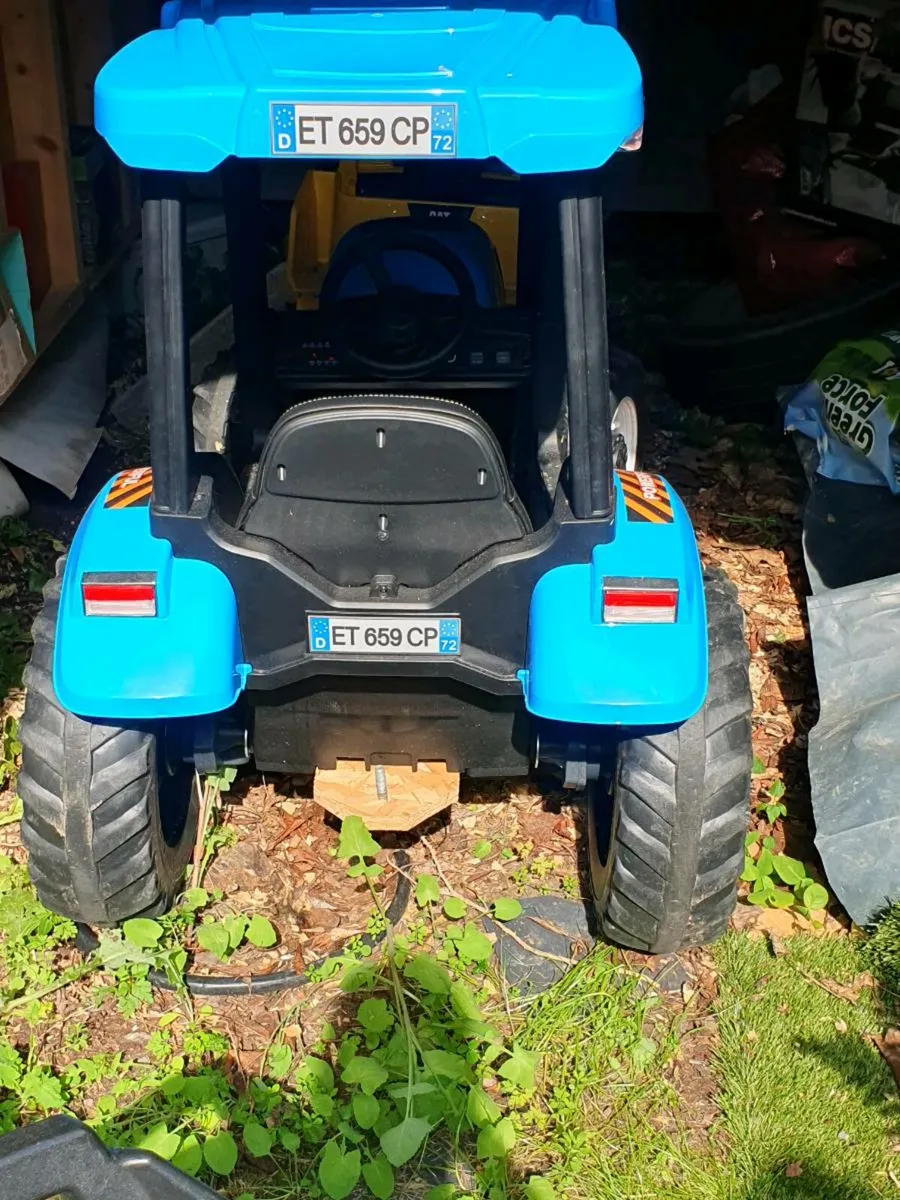 New Holland ride on tractor - Image 4