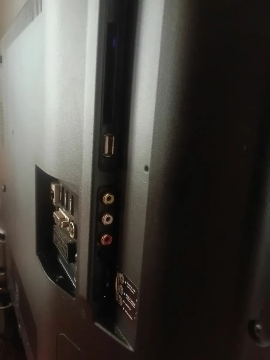 Tv 48 inch, works perfectly - Image 3