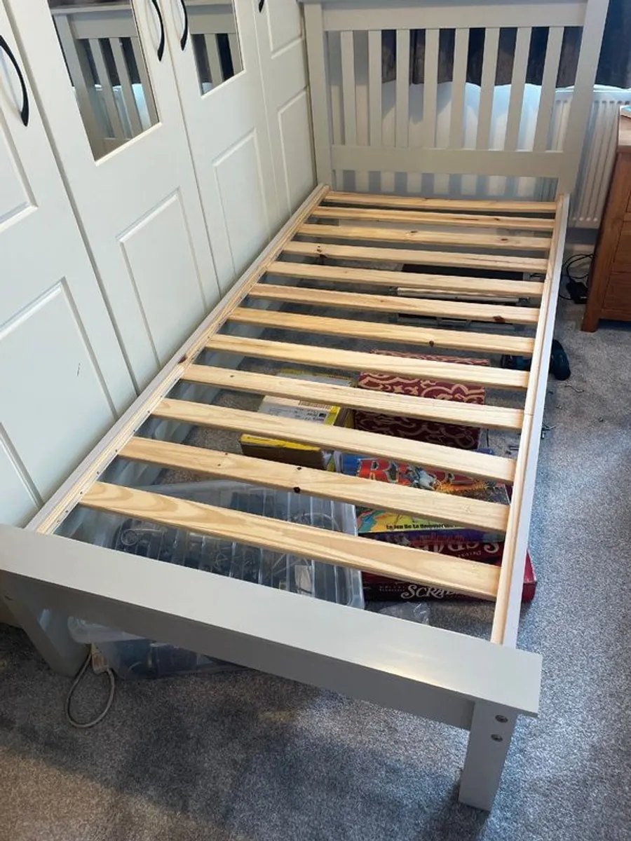 Single Bed in excellent condition - Image 1