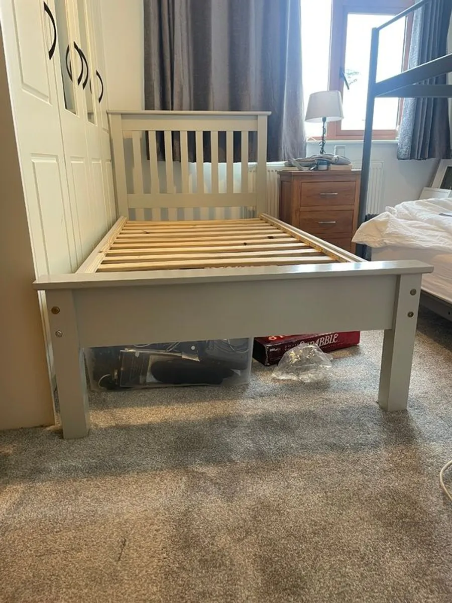 Single Bed in excellent condition - Image 2