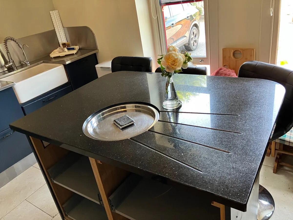 Kitchen Island marble worktop - Image 1