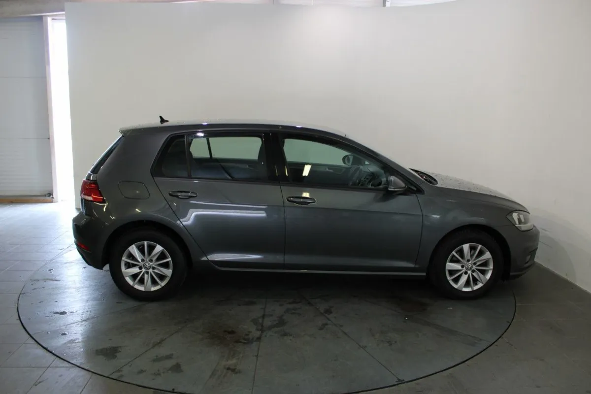 Volkswagen Golf 1.6 TDI 115HP Trendline - Image 4