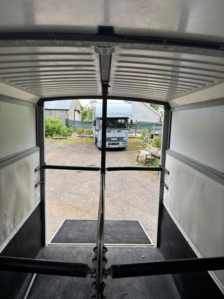 Hb511 horsebox - Image 4