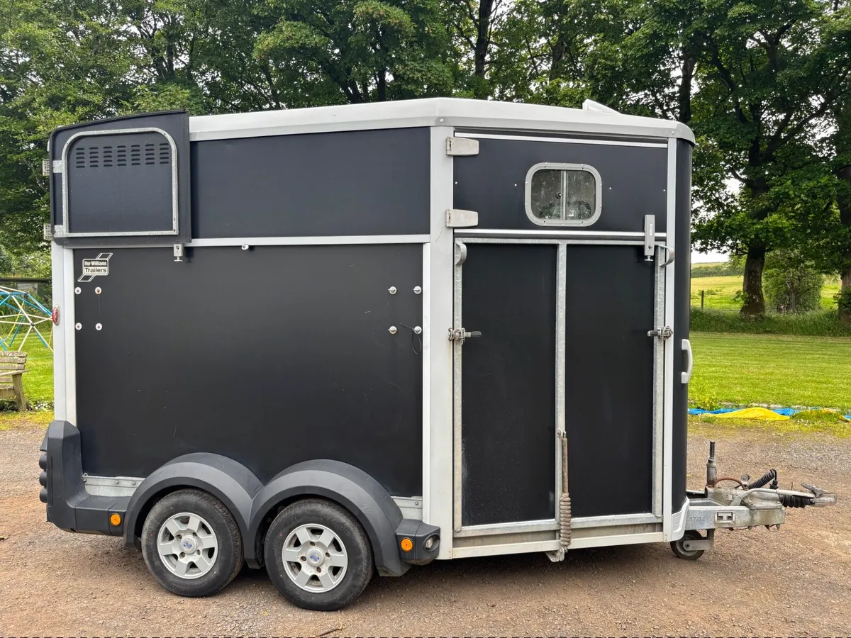 Hb511 horsebox - Image 1