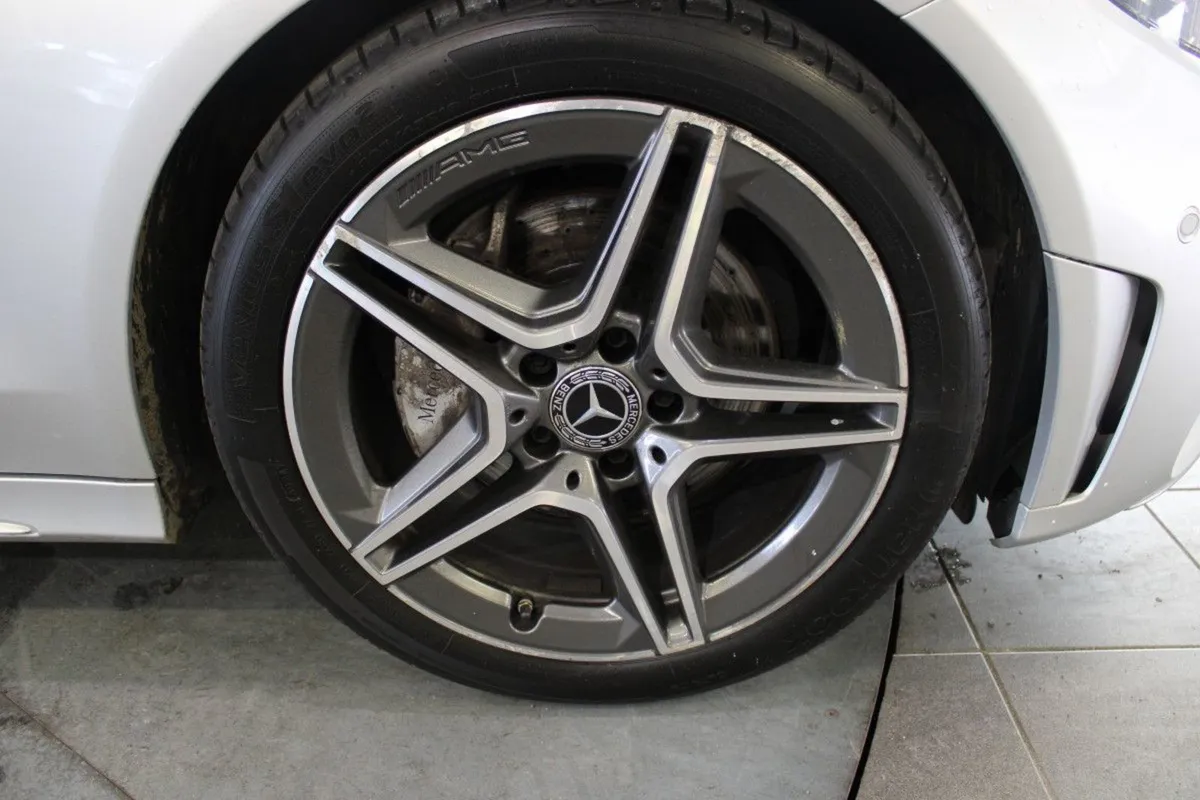 Mercedes-Benz C-Class 2.0 C220d AMG Line Auto - Image 4