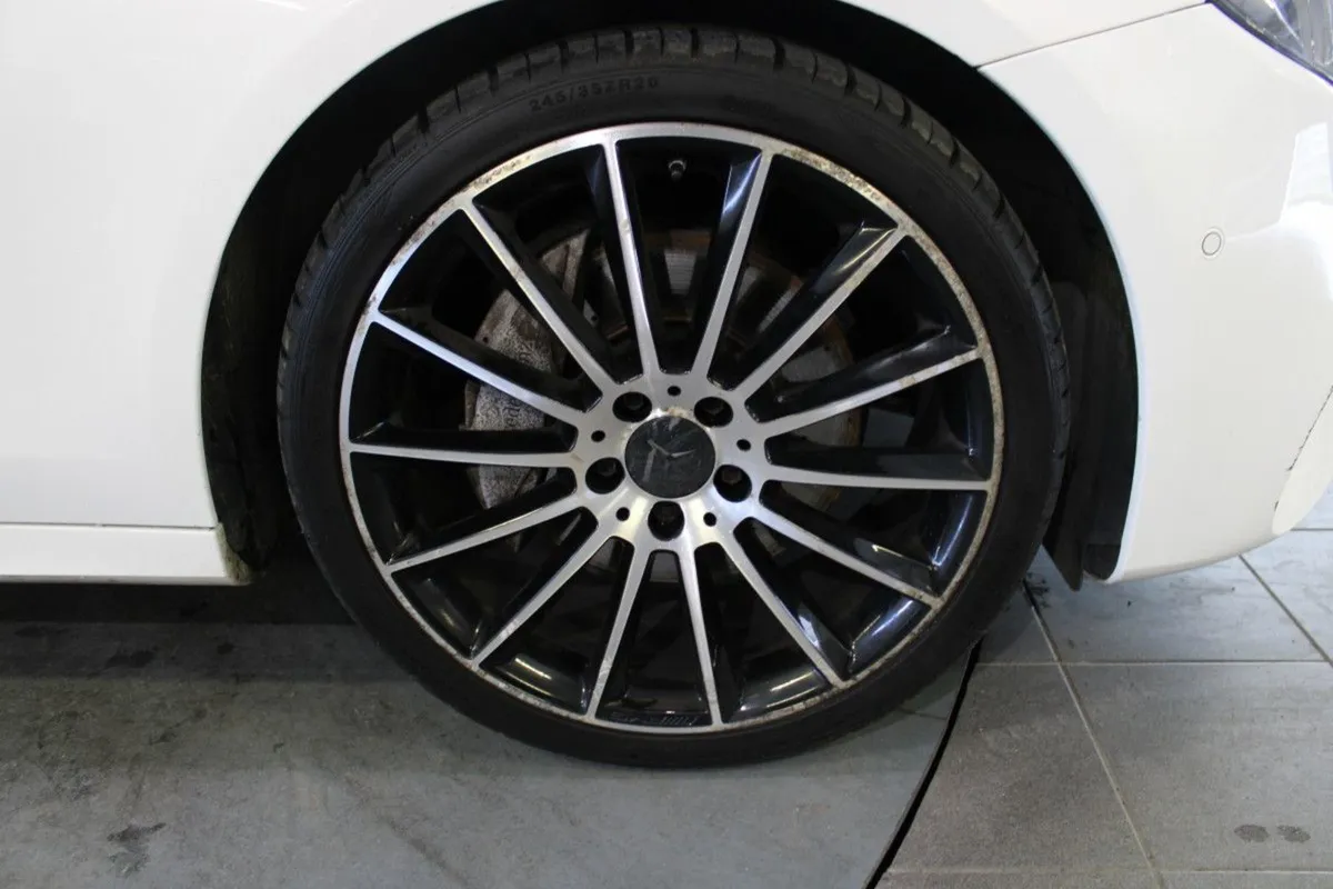 Mercedes-Benz E-Class E 220D AMG Line Premium Auto - Image 4